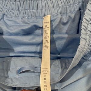 Lululemon hotty hot high rise short size 8 - 2.5” inseam